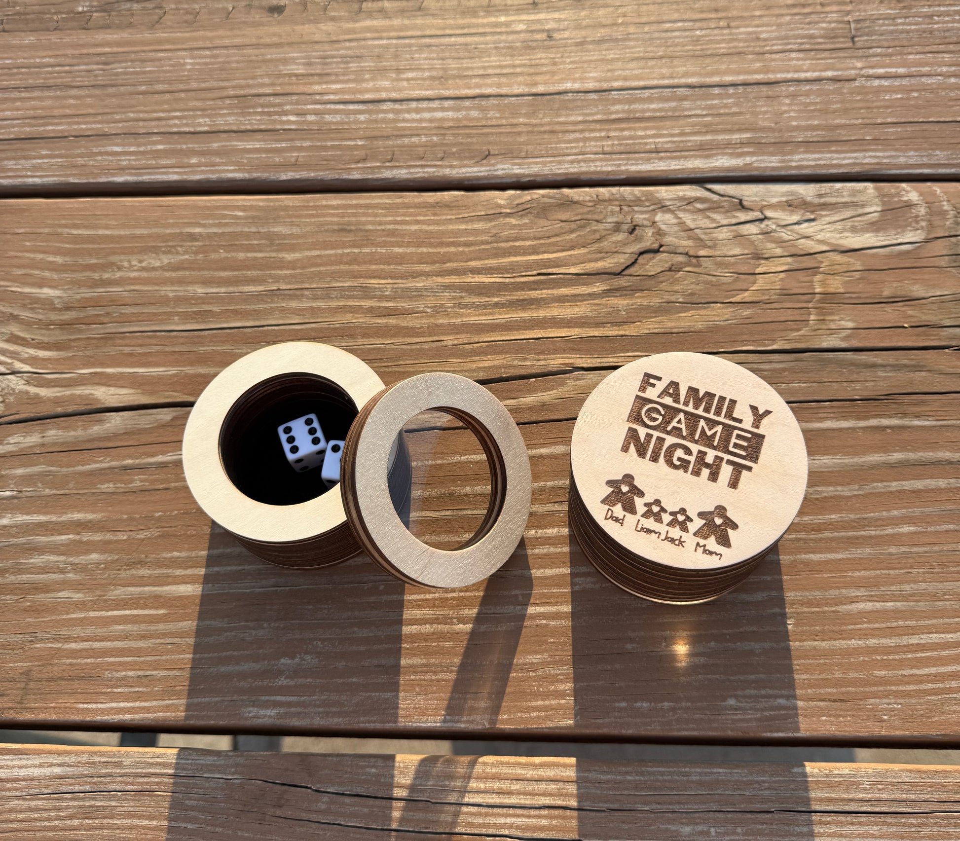 Dice Den Dice Shaker, Magnetic Dice Holder, Dice Cup with Transparent Lid, Travel Dice Shaker